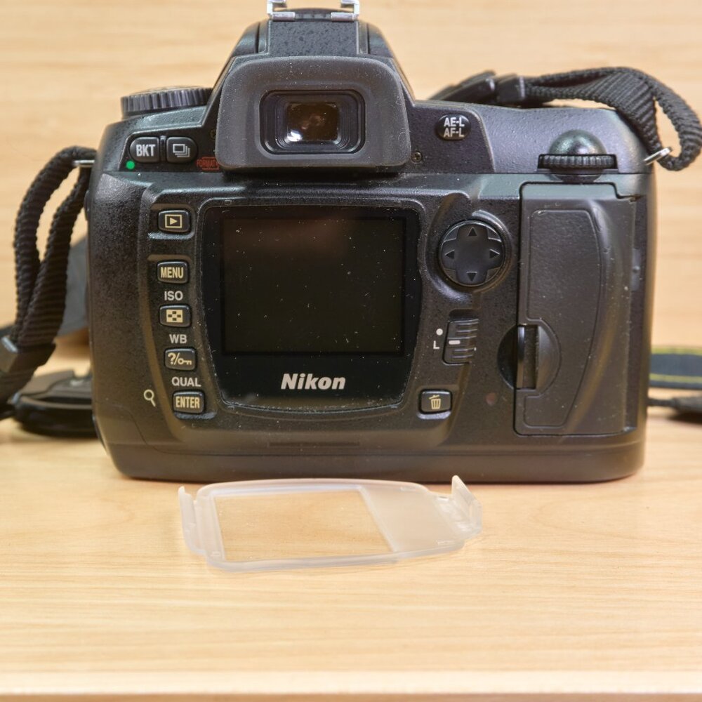 Nikon D70s 6.1MP Digital SLR Camera w/ Nikkor 18-55mm f/3.5-5.6G AF-S Lens - Picture 6 of 11